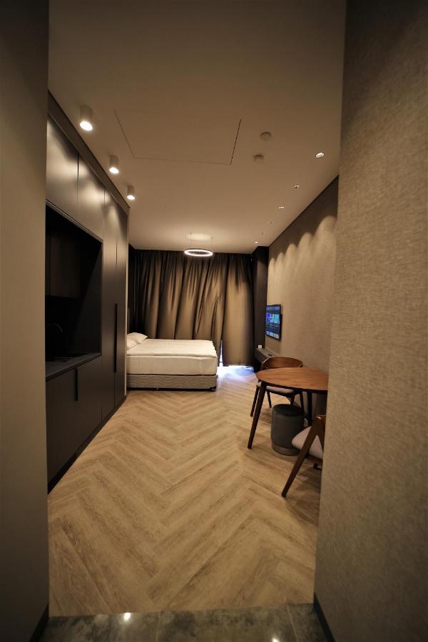 Avenue Residence By Ay North Avenue 耶烈万 外观 照片